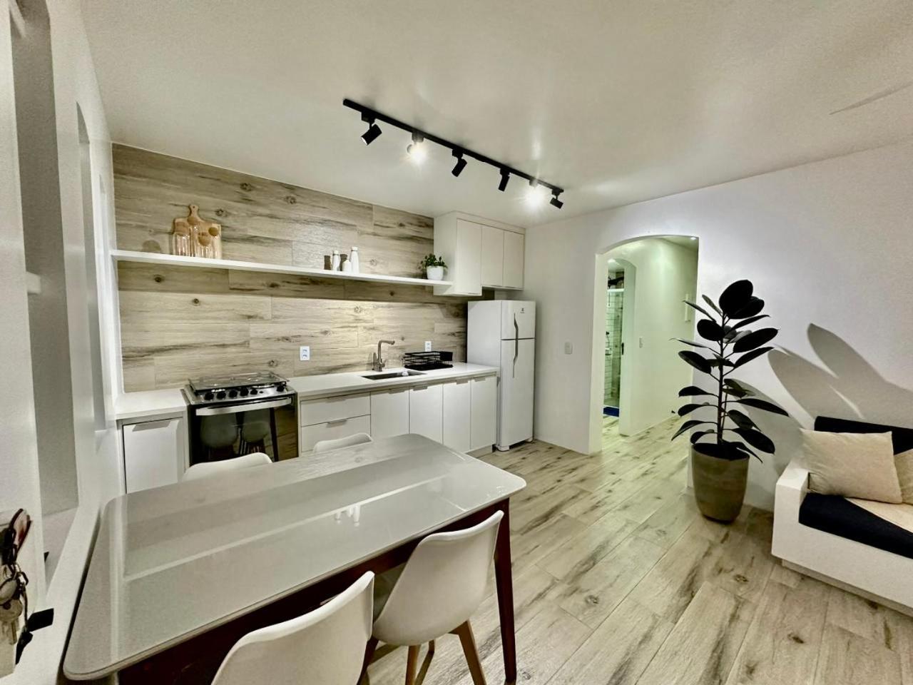 Apartamento Estilo Chale Com Piscina อูบาตูบา ภายนอก รูปภาพ